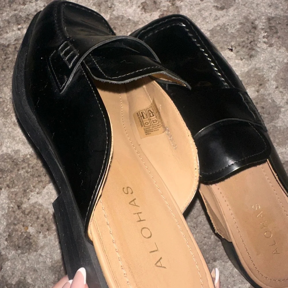 ALOHAS Women's Black Mules - Picture 4 of 4